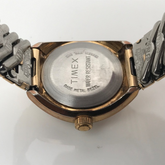 Vintage Timex Ladies Watch Gold Tone Hand Winding - Picture 7 of 8